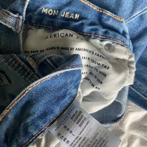American Eagle MOM JEANS